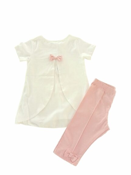 Completo Cerimonia a Pois Ativo Kids Completo due pezzi per bambina composto da: t.shirt stampata in cotone a maniche corte con retro in voile leggermente più lungo con effetto V rovesciata e fiocchetto applicato + leggings con fiocco al fondo.