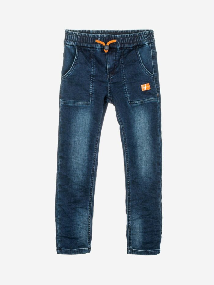 JEANS CINTURA ELASTICA Jeans elasticizzati dalla vestibilità regolare, effetto stropicciato, con cintura elastica. Taglie 4/16 anni.