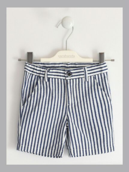 PANTALONE CORTO TESSUTO RIGHE SARABANDA - Pantalone corto in tessuto rigato con cintura elastica regolabile, tasche a filetto posteriori.