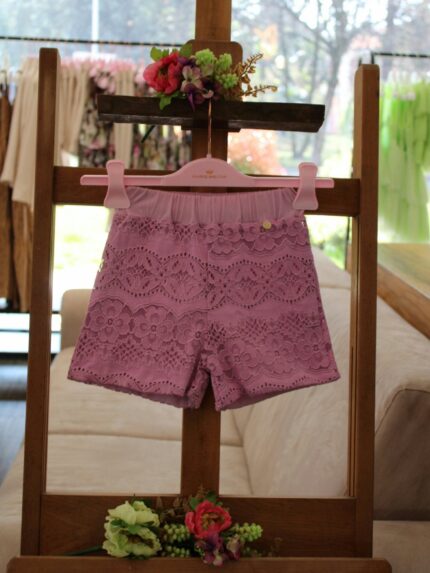 Shorts pizzo Shorts in pizzo con cintura elastica.