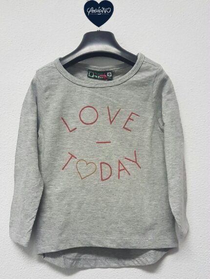 T.SHIRT MANICA LUNGA FELIPA TUMBLE 'N DRY - T.shirt manica lunga, 100% COTONE, scritta ricamata "Love Today". Colori grigio melange e rosa nelle taglie junior da 2 a 8 anni.