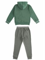 Tuta jogging ragazzo Tuta jogging per ragazzo realizzata in felpa garzata internamente - 100% cotone. La felpa è zippata con cappuccio ed è arricchita da un'importante stampa gommata, i pantaloni sono baggy con elastico in vita e coulisse, tasche a filetto.