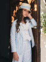 Giacca ragazza Giacca ad un bottone, tasche applicate, tessuto fantasia rigata azzurra.