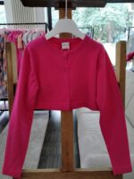 Cardigan corto Cardigan corto in cotone elasticizzato, allacciatura a bottoni.