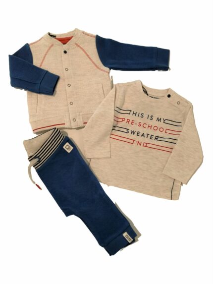 COMPLETO:FELPA+T.S.+PANTS Completo tre pezzi: felpa girocollo con bottoni+t.shirt stampata a manica lunga +pantaloni con cintura elastica e coulisse - 100% cotone.
