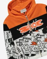 Felpa zippata fantasia Felpa zippata con cappuccio in cotone elasticizzato fantasia all over color block. Inserto in tinta unita nero con stampa "Shoe Doodle" arancione.