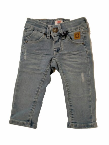 JEANS BABY SLIM FIT FINLEY Jeans slim fit in denim stretch, modello cinque tasche con allacciatura a gancio, lavaggio denim medio con leggere abrasioni.