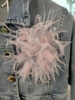 Spilla Spilla di piume bicolore rosa/azzurro. Utilizzabile anche come accessorio per capelli.