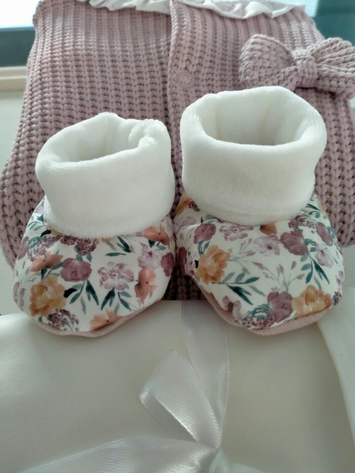 Babbucce neonata Pompon Graziosissime babbucce in tessuto fantasia del tema Pompon. Made in Italy Corredino Lista Nascita Nascita Lei