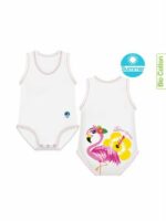 Body 0-36m Bio Fresco Cotone Estate Fenicottero Un body in taglia unica senza maniche che ti permette di fare bene all'ambiente e al tuo portafoglio perché veste il tuo bimbo dalla nascita fino ai 3 anni. I body J BIMBI offrono qualità e sicurezza grazie al cotone biologico e la massima traspirabilità e delicatezza sulla pelle del neonato, ideali in estate. I body J BIMBI sono realizzati senza l'utilizzo di trattamenti chimici che potrebbero irritare la pelle delicata del neonato e permettono quindi di proteggerla da irritazioni e arrossamenti. Essenziali Nascita