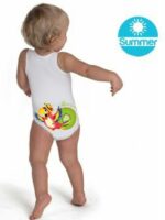 Body 0-36m Bio Fresco CotoneEstate Pappagallo Un body in taglia unica senza maniche che ti permette di fare bene all'ambiente e al tuo portafoglio perché veste il tuo bimbo dalla nascita fino ai 3 anni. I body J BIMBI offrono qualità e sicurezza grazie al cotone biologico e la massima traspirabilità e delicatezza sulla pelle del neonato, ideali in estate. I body J BIMBI sono realizzati senza l'utilizzo di trattamenti chimici che potrebbero irritare la pelle delicata del neonato e permettono quindi di proteggerla da irritazioni e arrossamenti. Essenziali Nascita