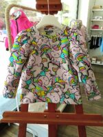 Felpa girocollo unicorno Felpa girocollo - 100% cotone - con maniche a sbuffo e stampa fantasia unicorno all over. Made in Italy