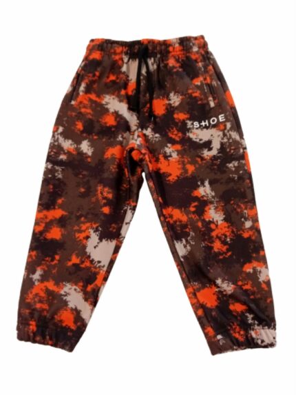 Pantaloni felpa camouflage Pantalone jogger in tessuto felpato con coulisse e tasche laterali, fondo elastico, stampa camouflage alla over. Vestibilità regolare. Made in Italy.