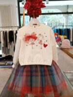 Felpa bimba Felpa bimba in cotone stretch, graziosa stampa con decoro glitter e fiocco in tulle. Made in Italy. Party Natale