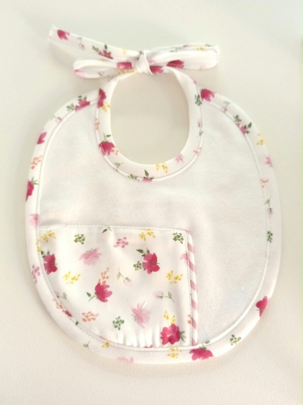 Bavetta neonata Fiori di Coccole Bavetta per Neonata - Delicatezza e Stile Made in Italy Lista Nascita Idea Regalo Corredino