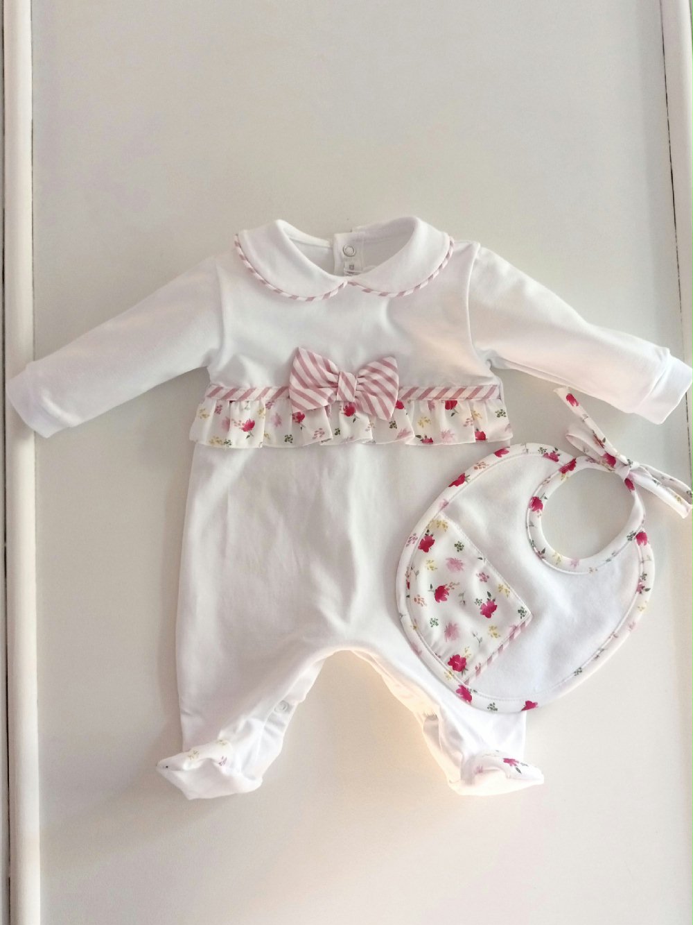 Bavetta neonata Fiori di Coccole Bavetta per Neonata - Delicatezza e Stile Made in Italy Lista Nascita Idea Regalo Corredino