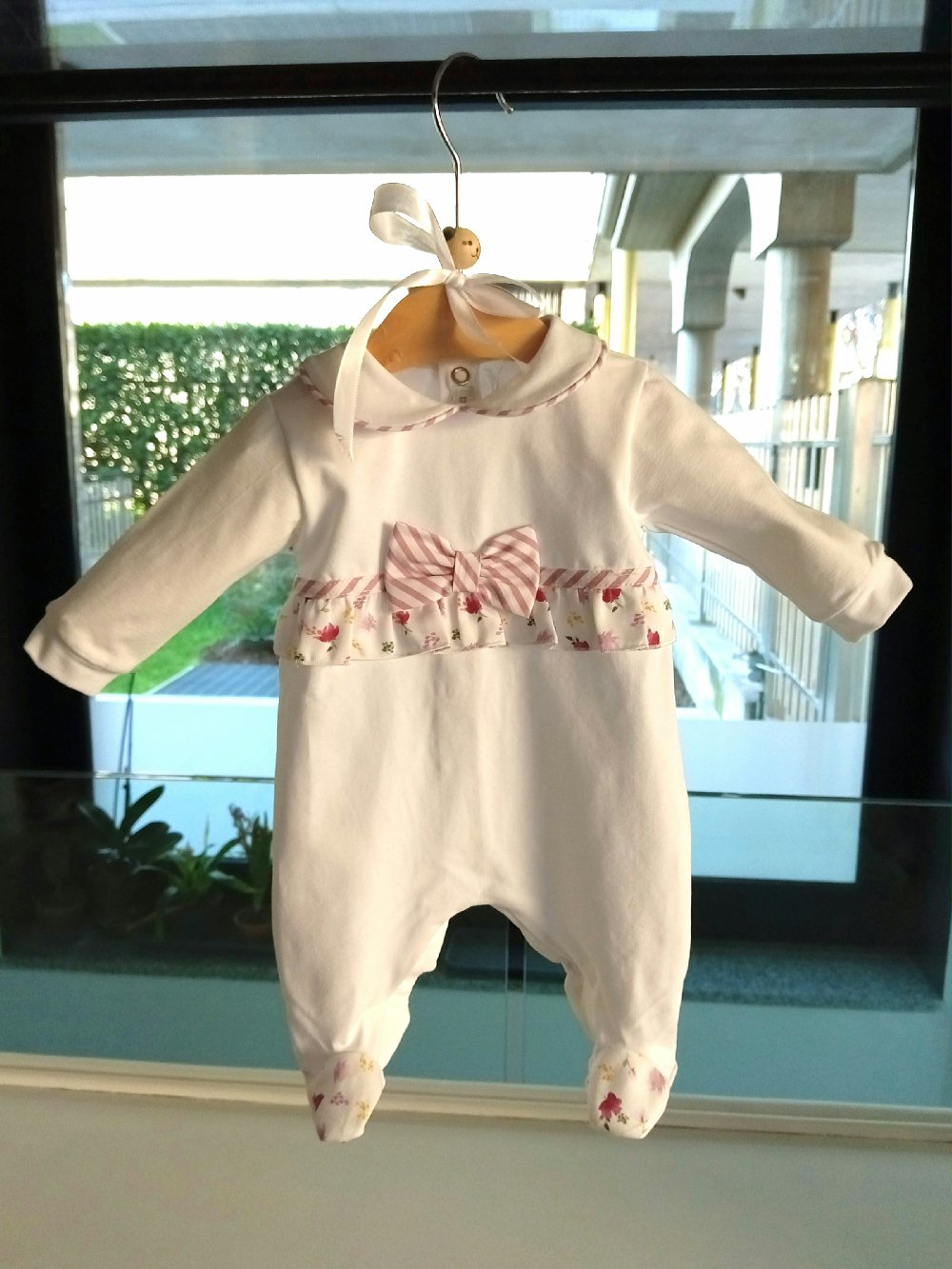 Tutina neonata Fiori di Coccole TU6010 Lista Nascita Idea Regalo Corredino 00 Tutina neonata Fiori di Coccole Tutina Neonata - Eleganza e Comodità Made in Italy Lista Nascita Idea Regalo Corredino