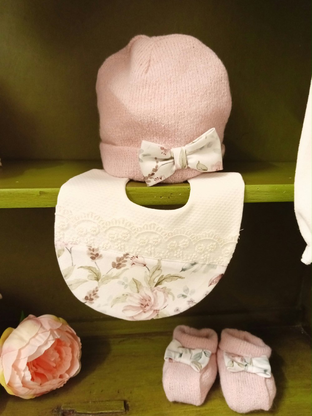 Bavetta neonata Fiori di Seta Raffinata bavetta Fiori di Seta in cotone e pizzo per neonata - Stile chic Teto&Tatta Made in Italy Nascita Lei Nursery Lista Nascita Idea Regalo Corredino
