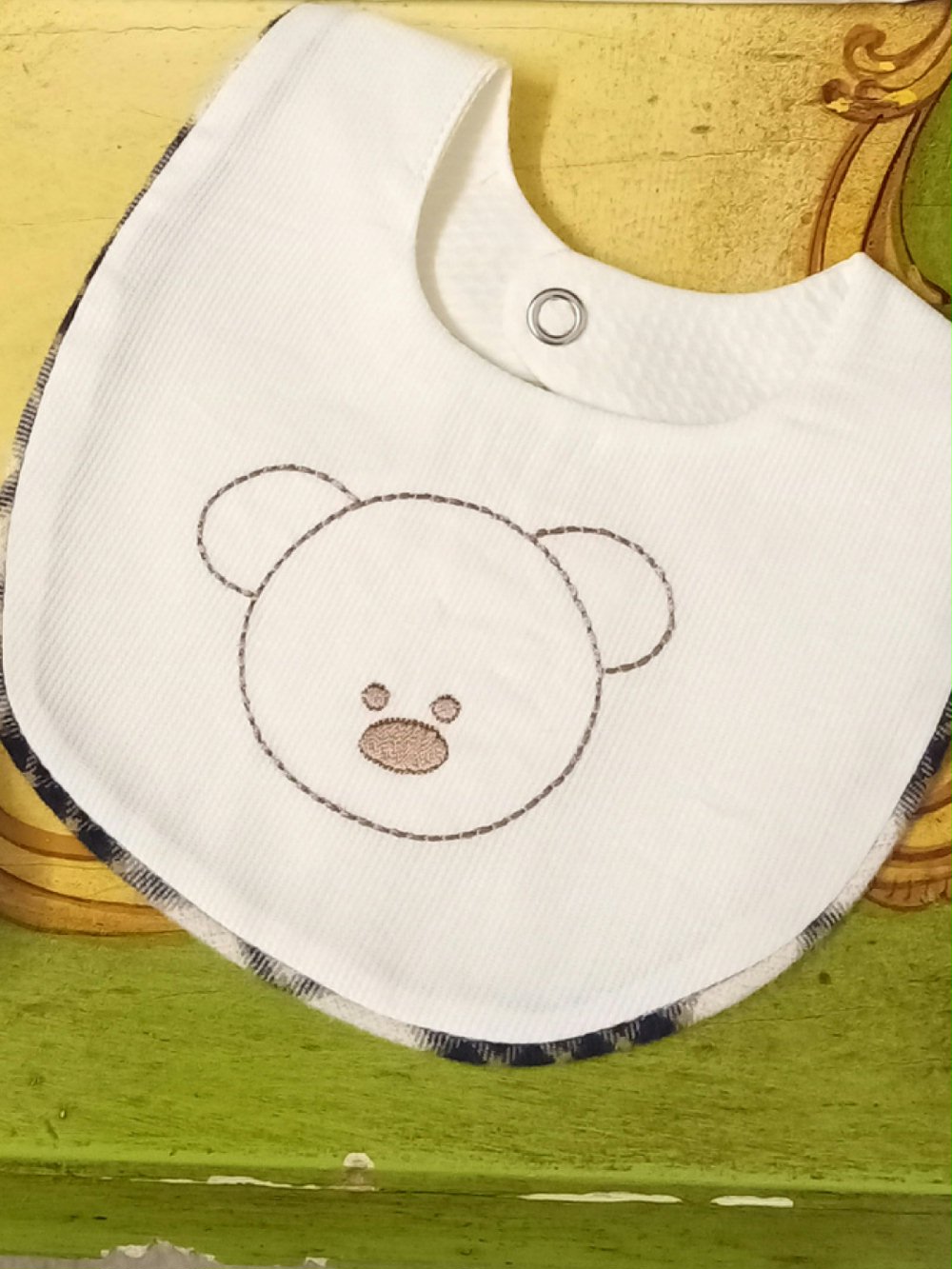 Bavetta Soffice Orsetto Bavetta per neonato in cotone piquet con ricamo orsetto e bordo a quadri - Made in Italy Made in Italy Nursery Lista Nascita Nascita Lui Idea Regalo Corredino