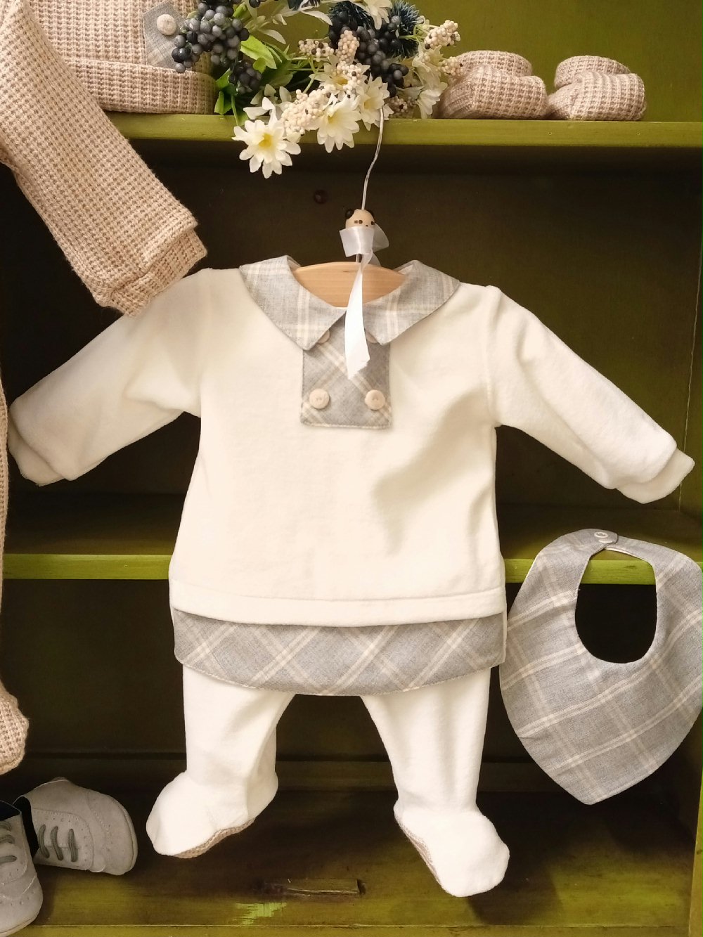 Completo due pezzi neonato Nocciolino CL6811 Made in Italy Nursery Lista Nascita Nascita Lui Idea Regalo Corredino 00 Completo due pezzi neonato Nocciolino Elegante completo neonato in ciniglia con ghettina - Outfit raffinato Made in Italy Made in Italy Nursery Lista Nascita Nascita Lui Idea Regalo Corredino