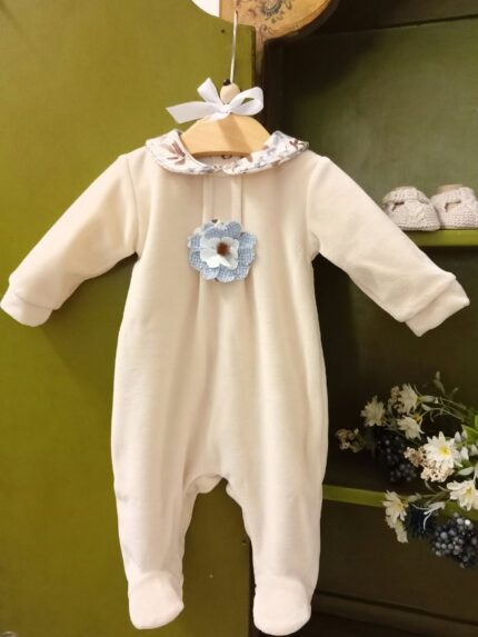 Tutina neonata Cannella Tutina neonata con piedini - Teto&Tatta - eleganza dai dettagli floreali Made in Italy Made in Italy Nascita Lei Nursery Lista Nascita Idea Regalo Corredino