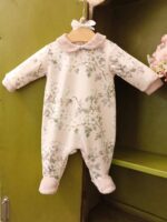 Tutina neonata Fiori di Rugiada Tutina neonata in felpa floreale con colletto in ciniglia - Eleganza Made in Italy Made in Italy Nascita Lei Nursery Lista Nascita Idea Regalo Corredino
