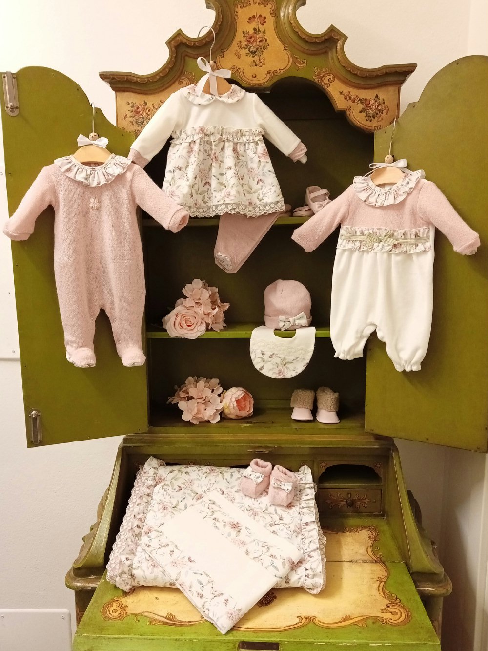 Tutina neonata Fiori di Seta Tutina neonata in maglia con ricamo a mano - Raffinatezza Teto&Tatta Made in Italy Nascita Lei Nursery Lista Nascita Idea Regalo Corredino