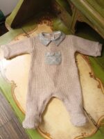 Tutina neonato Nocciolino Morbida tutina in maglia con dettagli check per neonato - Eleganza Made in Italy Made in Italy Nursery Lista Nascita Nascita Lui Idea Regalo Corredino