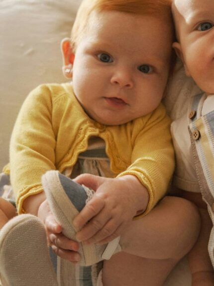 Cardigan tricot neonata Cardigan Neonata Mayoral New Born: Morbido Tricot con Dettagli Eleganti