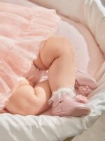 Scarpina culla neonata Scarpina Elegante Neonata Mayoral New Born con Fiore e Chiusura in Velcro