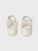 Scarpina culla neonata Scarpine Neonata Mayoral New Born: Modello Bebè con Strappo e Finitura Satin