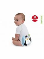 Body 0-36m Caldo Cotone Bio Pinguino Un body unico che ti permette di fare bene all'ambiente e al tuo portafoglio perché veste il tuo bimbo dalla nascita fino ai 3 anni. I body J BIMBI in caldo cotone biologico sono perfetti per la stagione invernale: grazie alla loro eccezionale traspirabilità restano caldi in inverno senza sudare e la mezza manica è l'ideale sia sotto ai vestiti che da sola. I body J BIMBI sono in cotone biologico, realizzati senza l'utilizzo di trattamenti chimici che potrebbero irritare la pelle delicata del neonato e permettono quindi di proteggerla da irritazioni e arrossamenti.