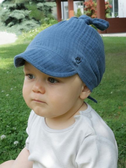 Foulard in mussola con visiera neonato Kobo Foulard con visiera neonato in mussola Kobo