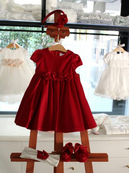 Abito manica corta Elegante e raffinato abito a maniche corte in velluto color rosso/bordeaux, allacciatura posteriore con zip nascosta, cintura in velluto con decoro a fiori. Made in Italy Natale Lei 2023
