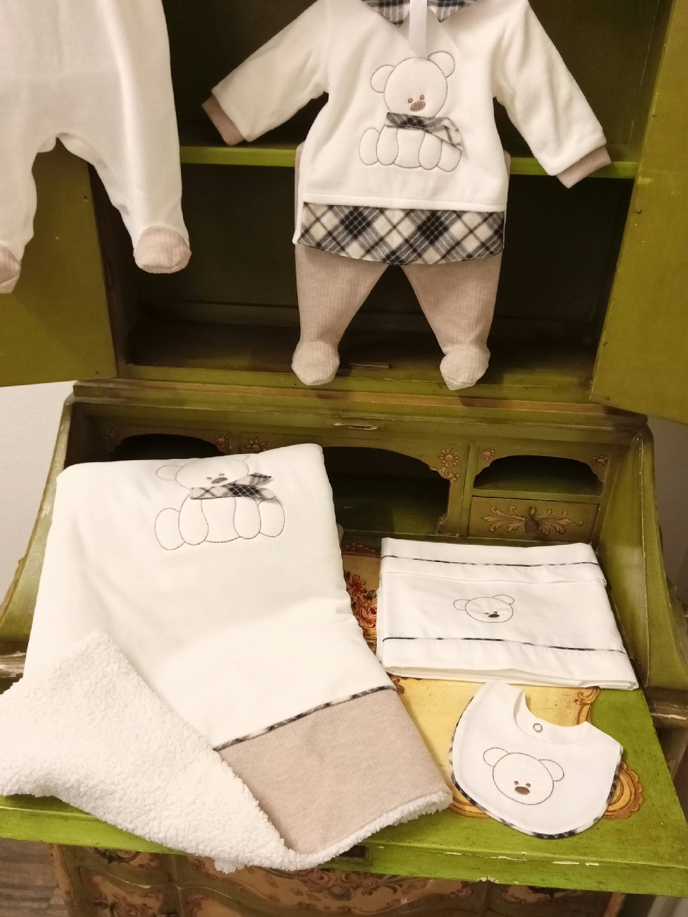 Bavetta Soffice Orsetto Bavetta per neonato in cotone piquet con ricamo orsetto e bordo a quadri - Made in Italy Made in Italy Nursery Lista Nascita Nascita Lui Idea Regalo Corredino