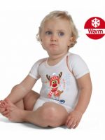 Body 0-36m Caldo Cotone Bio Renna Un body unico che ti permette di fare bene all'ambiente e al tuo portafoglio perché veste il tuo bimbo dalla nascita fino ai 3 anni. I body J BIMBI in cotone biologico sono perfetti per la stagione fredda: grazie alla loro eccezionale traspirabilità restano caldi in inverno e comodi sia sotto ai vestiti che da soli. I body J BIMBI sono in cotone biologico, realizzati senza l'utilizzo di trattamenti chimici che potrebbero irritare la pelle delicata del neonato e permettono quindi di proteggerla da irritazioni e arrossamenti.