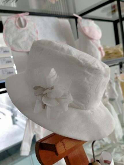 Cappello Soffio Cappello per bimba, modello a cilindro in tessuto devorè margherite, con decoro fiori in tessuto. Glam Corredino