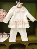 Completo due pezzi neonata Merletti di Luna Elegante completo neonata in viscosa con colletto in pizzo e balze - Teto&Tatta Made in Italy Made in Italy Nascita Lei Nursery Lista Nascita Idea Regalo Corredino