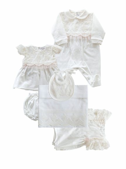 Completo Piccola Principessa Teto e Tatta Elegante completo due pezzi di Teto e Tatta 100% Made in Italy: coprifasce in jersey con corpetto in pizzo macramè e tulle rosa + coulotte in jersey. Abito da Battesimo Lista Nascita Corredino