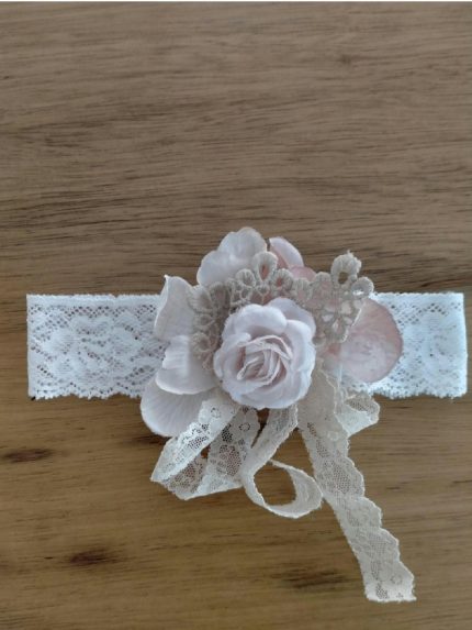Corona Geranio Mimilù Elegante corona da Battesimo e cerimonia per neonata, modello Geranio in pizzo e fiore in tessuto. Accessori Cerimonia