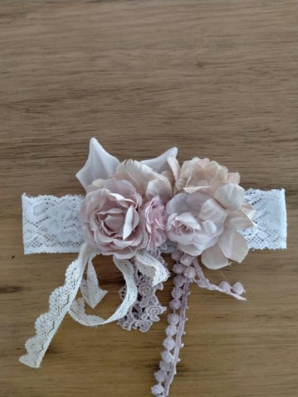 Corona Ortensia Mimilù Elegante corona da Battesimo e cerimonia per neonata, modello Ortensia in pizzo, tulle e tessuto. Accessori Cerimonia