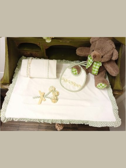 Lenzuolino culla Fiori di Campo Set lenzuolino tre pezzi in popeline - 100% cotone - con balza in tessuto goffrato fantasia.Made in Italy Glam