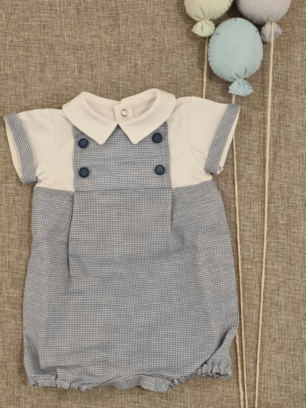 Pagliaccetto neonato Sussurri di Cotone PA7480 Nursery Lista Nascita Idea Regalo Corredino 00 Pagliaccetto neonato Sussurri di Cotone Pagliaccetto Neonato in Lino e Cotone - Eleganza e Comfort - Teto e Tatta Nursery Lista Nascita Idea Regalo Corredino