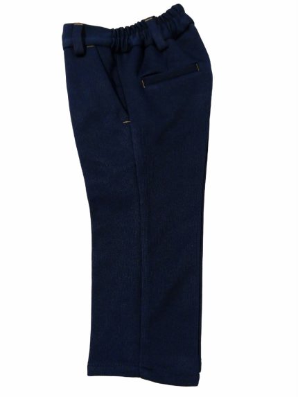 Pantaloni eleganti bimbo Pantaloni elaganti dal taglio diritto, taschine laterali e tasche dietro a filetto, allacciatura con zip e bottone, cinta elasticizzata dietro. Made in Italy