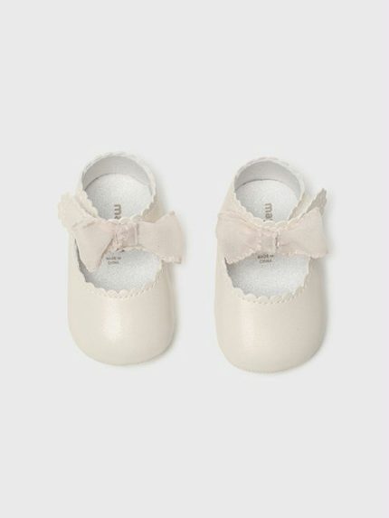 Scarpina culla neonata Scarpine Neonata Mayoral New Born: Modello Bebè con Strappo e Finitura Satin