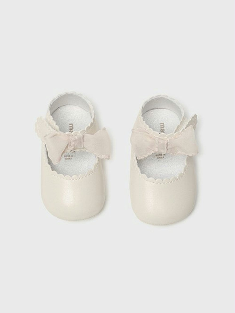 Scarpina culla neonata 9742_57 00 Scarpina culla neonata Scarpine Neonata Mayoral New Born: Modello Bebè con Strappo e Finitura Satin