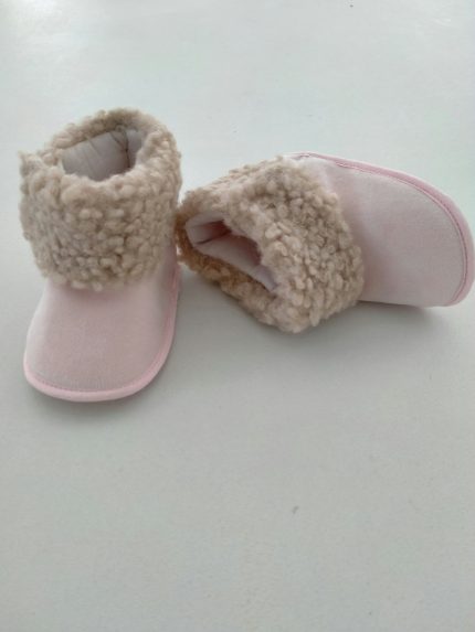 Stivaletto culla neonata Morbido stivaletto culla per neonata in velluto con bordo orsetto. Made in Italy Easy Chic Baby Idea Regalo