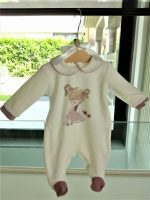 Tutina neonata Bambolina Tutina con piedini per neonata realizzata in morbida ciniglia con graziosa stampa frontale, colletto profilato, apertura dietro e all’interno gamba con bottoncini a pressione. Made in Italy Lista Nascita Corredino