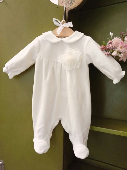 Tutina neonata Nuvola Tutina neonata in ciniglia con fiore in tulle - Eleganza Made in Italy Made in Italy Nascita Lei Nursery Lista Nascita Idea Regalo Corredino