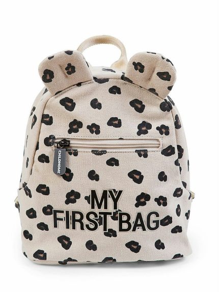 Zainetto My First Bag Innamorata della tua borsa Mommy Bag? Regala alla tua bimba uno zaino nello stesso inconfondibile stile: lo Zainetto My First Bag di Childhome! Proprio come la tua borsa, lo zainetto bimbi è curatissimo nei dettagli e ultra fashion per bimbe super trendy! Bellissimo, con la sua decorazione leopardata e le sue simpatiche orecchie, è anche uno zainetto pratico e comodo! Idea Regalo